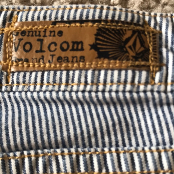 Volcom Brand Striped Shorts - Picture 5 of 5